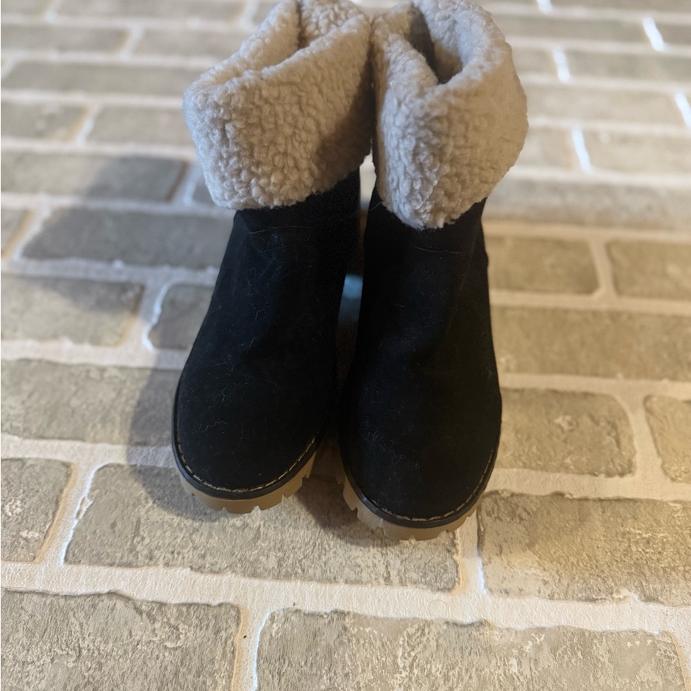 New Women's Black and Cream Ankle Boots - Picture 3 of 6